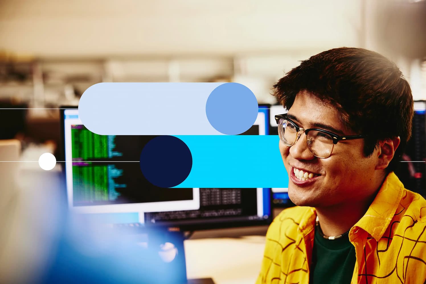 Profissional de RH feliz porque contratatou o Randstad Digital