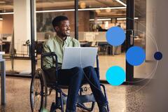 profissional cadeirante trabalhando em escritório representando o projeto de inclusão de PCD nas empresas