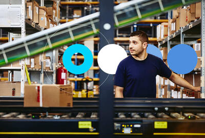 profissional trabalhando em período de black friday